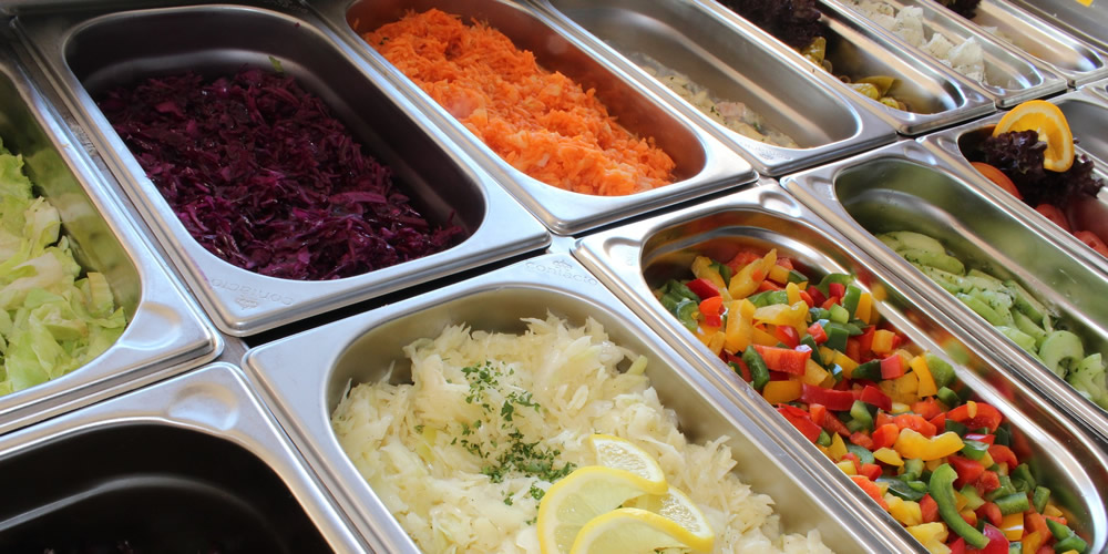 A well filled  saladette.