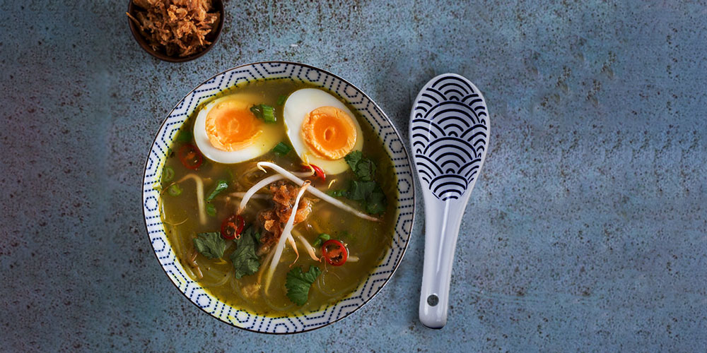 Asiatische Suppe mit asiatischem Löffel|default:Löffel|default:.NAME