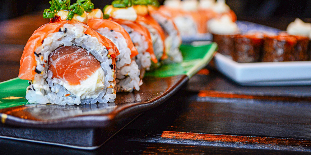 Sushi set with plate, sauce bowl and chopsticks|default:Sushi plates|default:.NAME