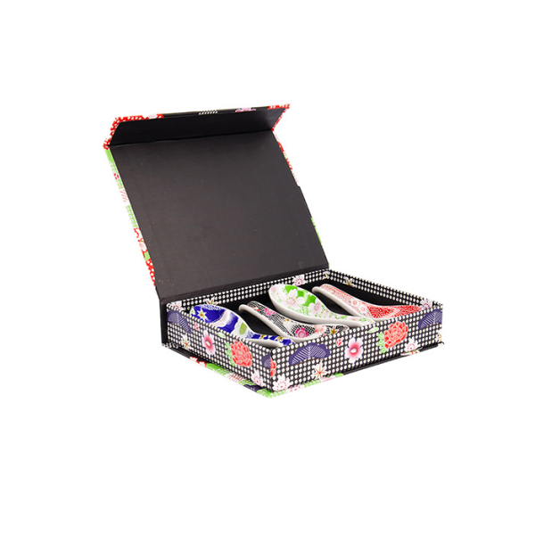 14x4.4x2cm Kawaii Flower Soup Spoon Giftset 4pcs Black Flower at g-HoReCa (picture 1 of 4)